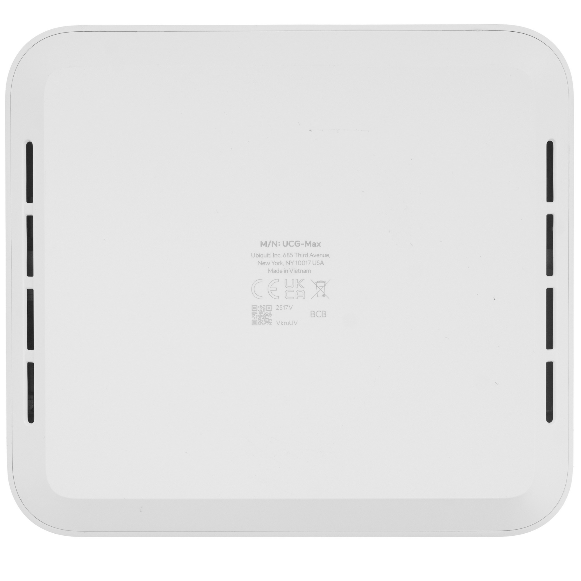 Маршрутизатор Ubiquiti UniFi Cloud Gateway Max 512GB 4 ядра (1,5 ГГц), 4х 2.5G RJ45, 1х 2.5G RJ45, S