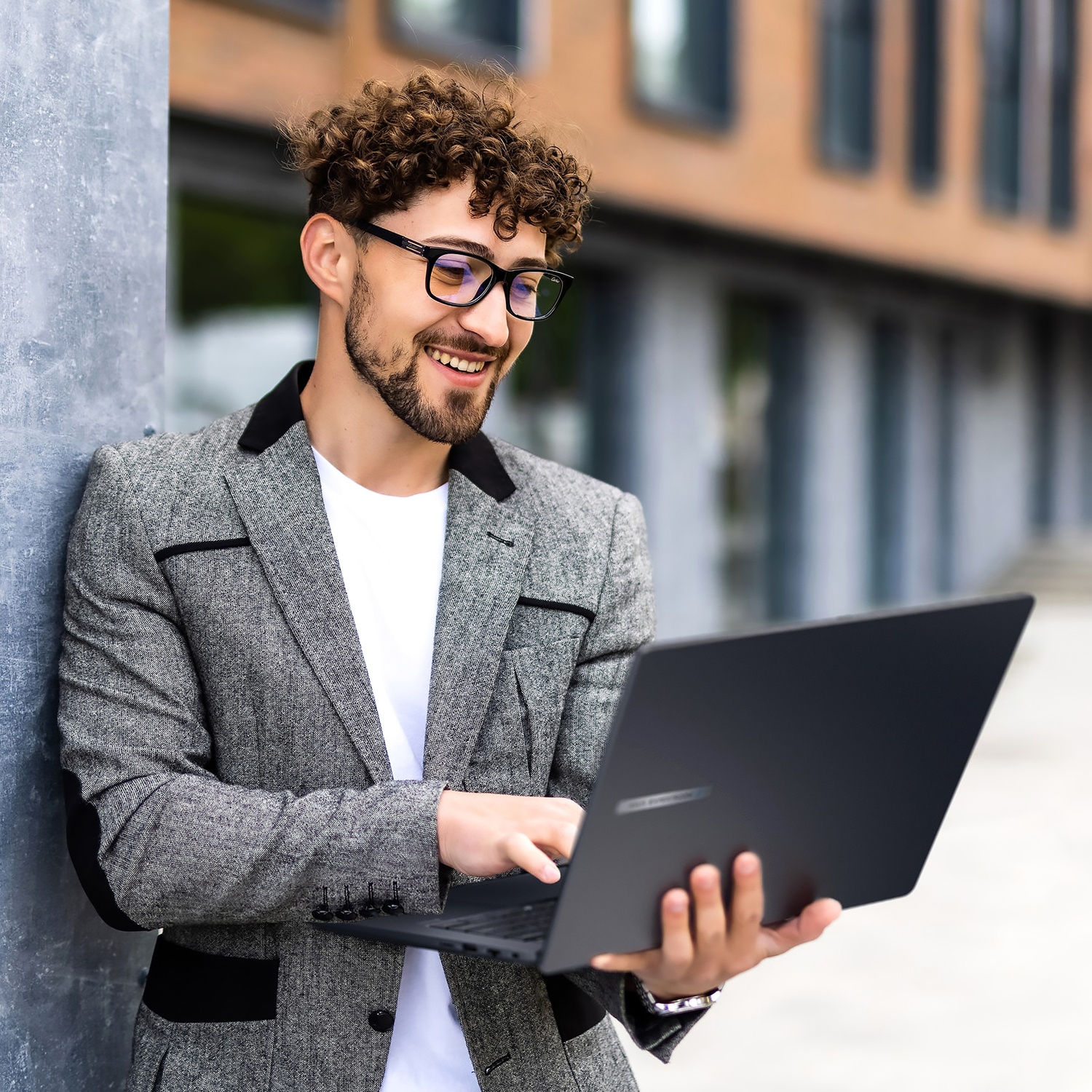 Ноутбук ASUS ExpertBook Essential B3405CVA-LY0329 I7-13620H 16GB 1TB 2280 PCIE G4 SSD 14.0  WUXGA(WU
