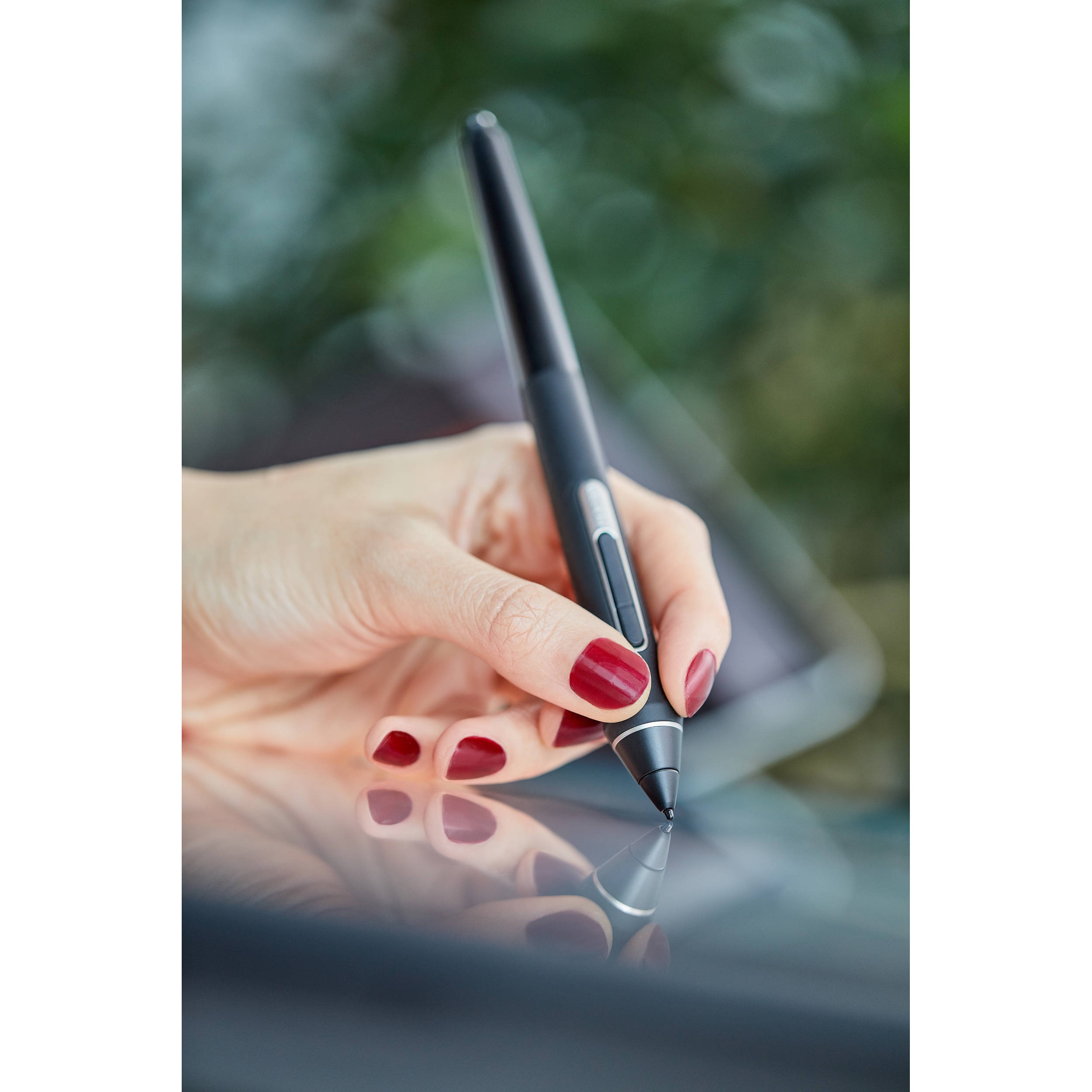 Графический монитор-планшет Wacom Cintiq 16 Interactive display Wacom Cintiq 22