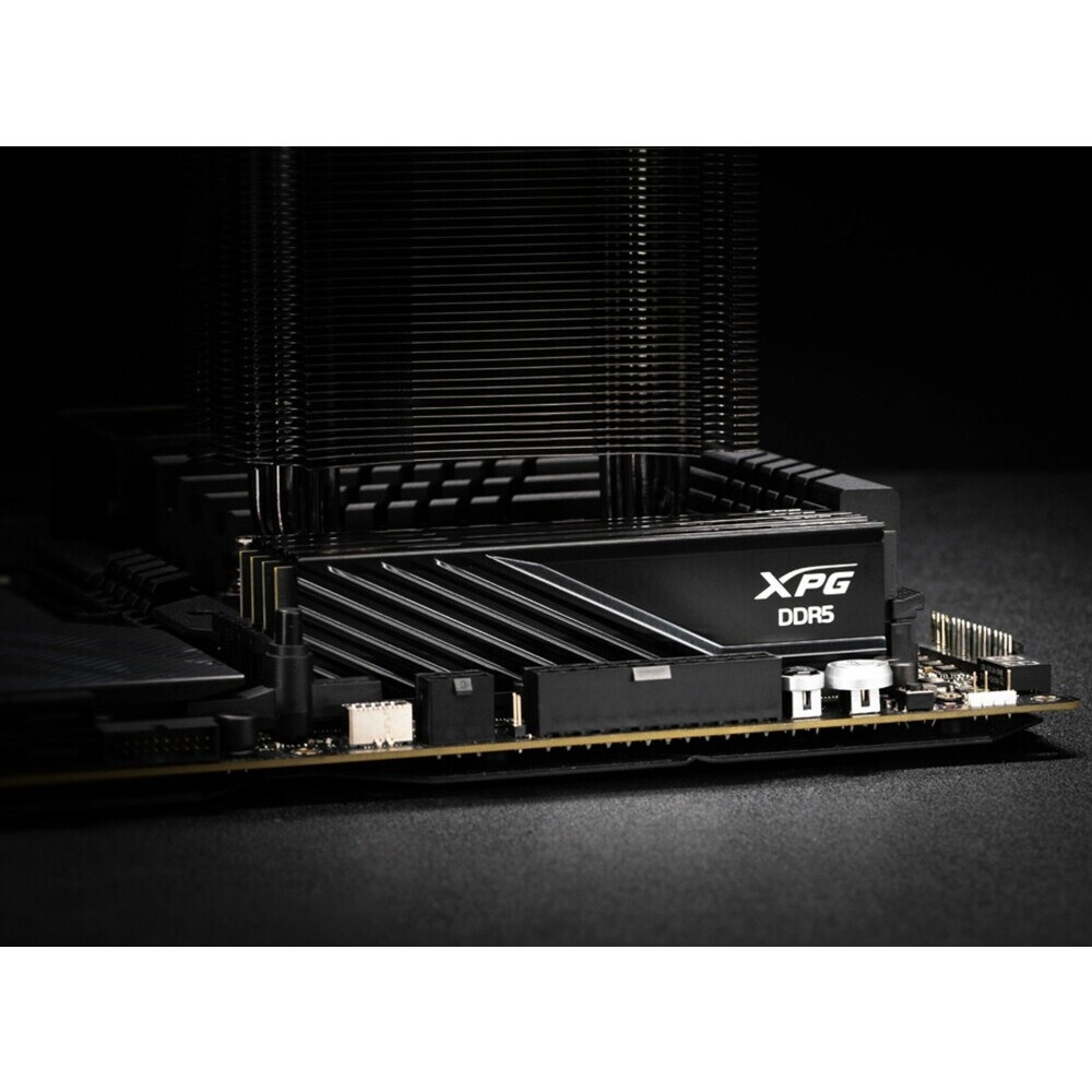 Оперативная память Corsair Vengeance, DDR5, 32GB (2x16GB), 5600 MHz, CL40, с радиатором, RGB, белый