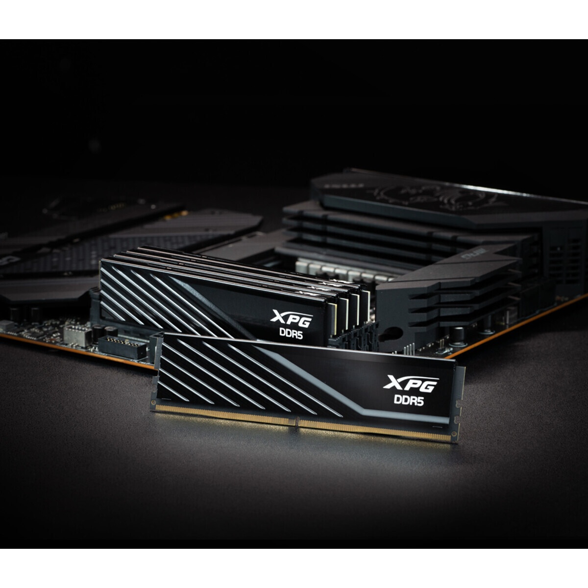 Оперативная память Corsair Vengeance, DDR5, 32Gb (2x16Gb), 6000MHz, CL30, DIMM, с радиаторами, RGB,