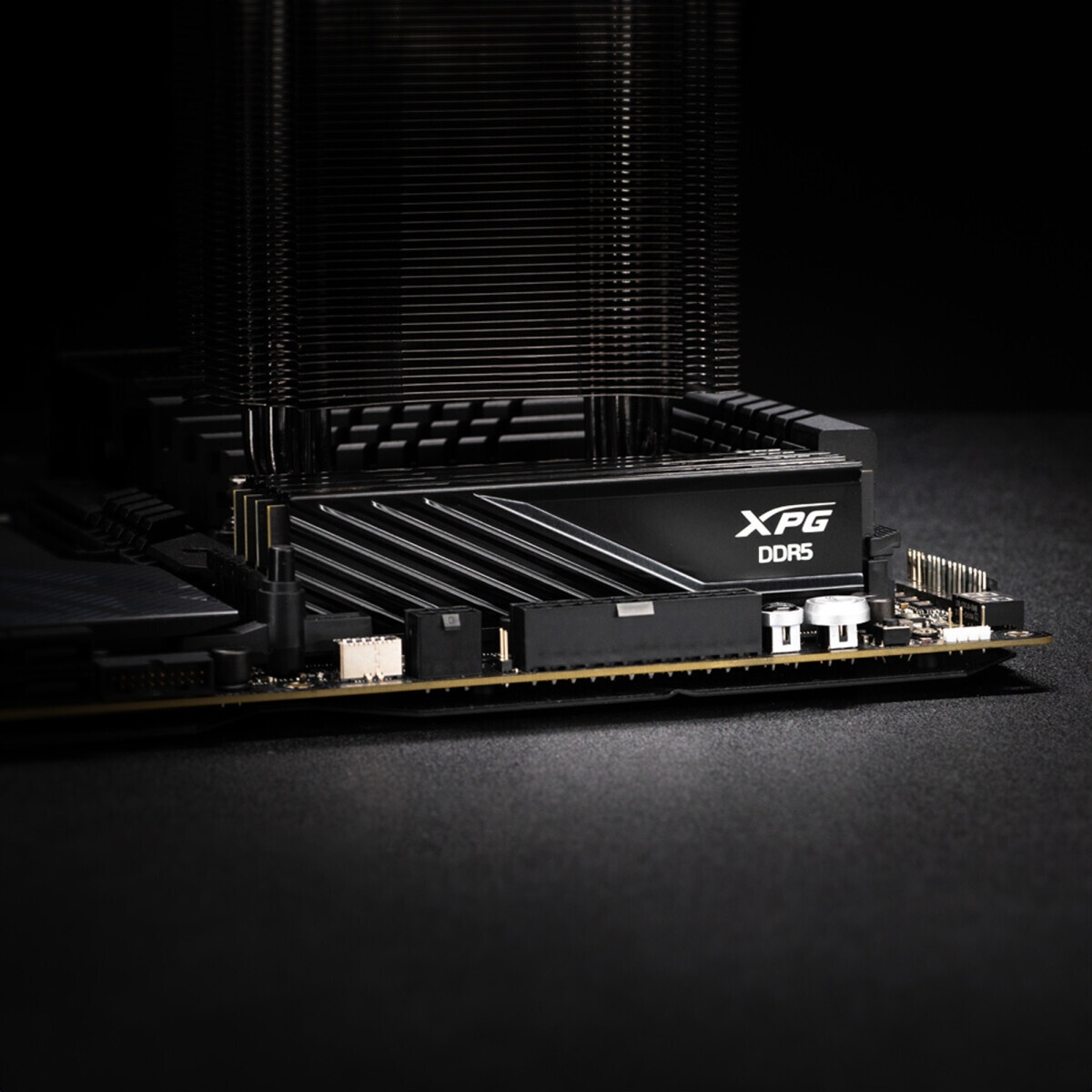 Оперативная память Corsair Vengeance, DDR5, 32Gb (2x16Gb), 6000MHz, CL30, DIMM, с радиаторами, RGB,
