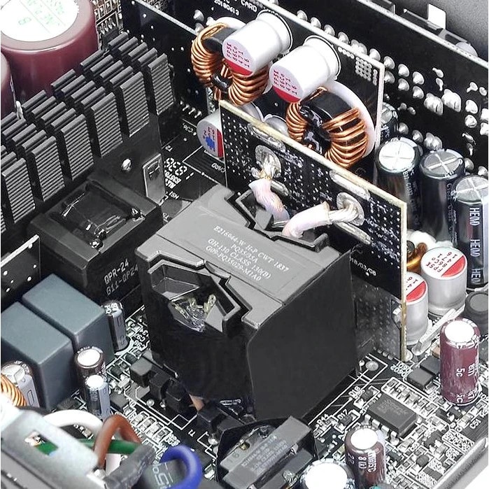 Блок питания Thermaltake ATX 750W Toughpower iRGB Plus 80 PLUS gold (24+4+4pin) APFC 140mm fan color