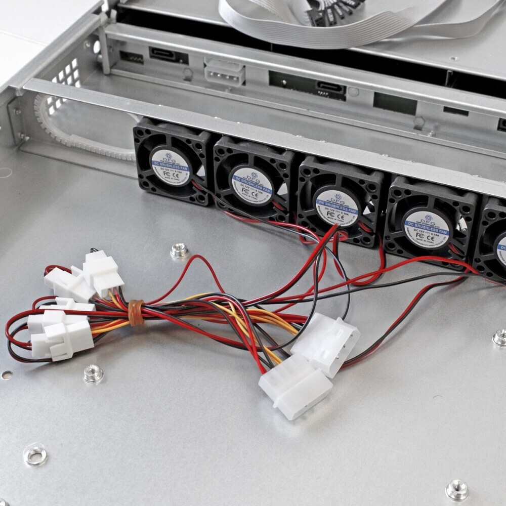 Серверный корпус ExeGate Pro EX288492RUS 1U660-HS04 RM 19", высота 1U, глубина 660, БП 1U-700ADS, 4