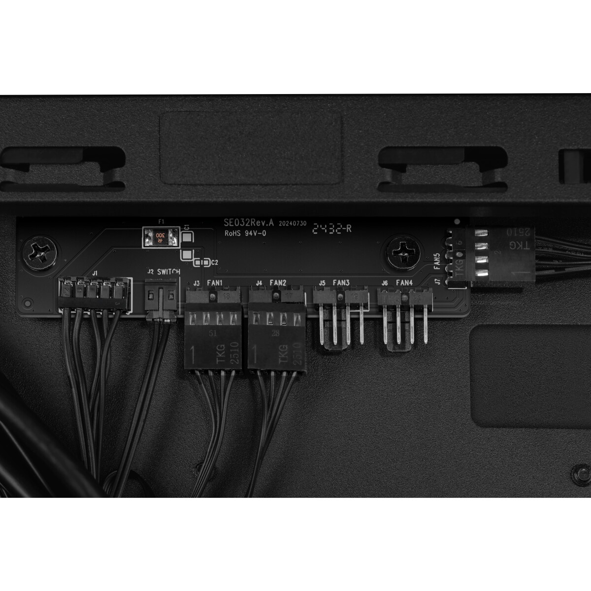 Компьютерный корпус Gigabyte GB-AC400G черный без БП ATX 2xUSB3.0 1xUSB3.1 audio bott PSU
