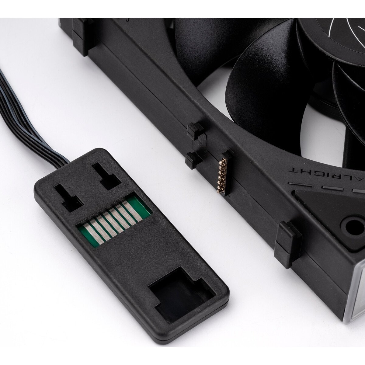 Кулер для корпуса Thermalright TL-M12R-S Reverse (124x120x25mm, 4-pin PWM, ARGB, 34.43CFM, 23.2dBA,