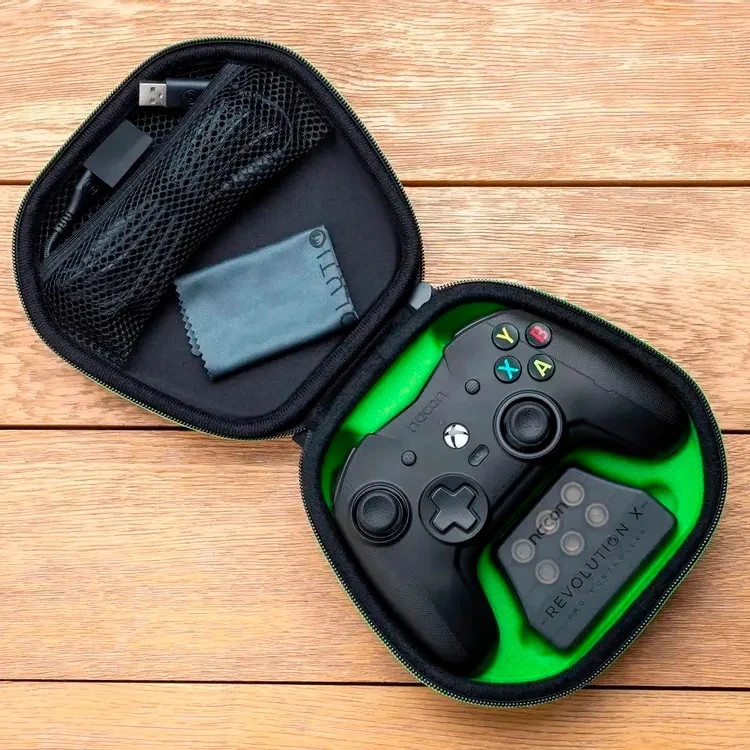 Геймпад Nacon черный для: Xbox Series/One (XBXREVOLUTIONX)