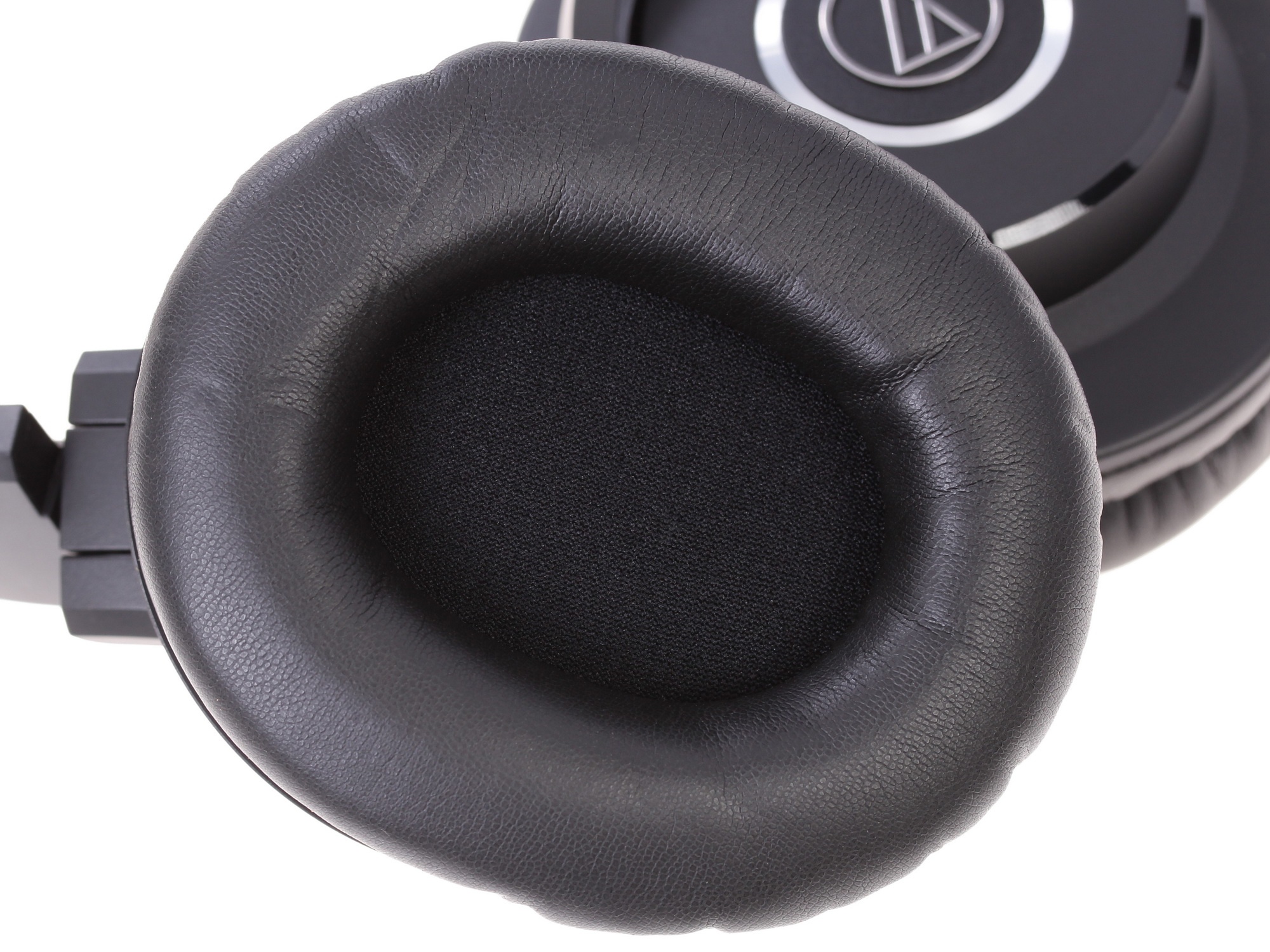 Наушники Audio-Technica ATH-M40X черный